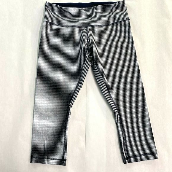 Lululemon Pants - Womens Lululemon Mid Rise Blue White Crop Leggings~Size 6